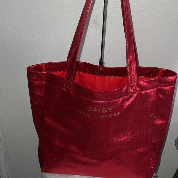 Marc Jacobs new Daisy Red Metallic Tote Bag. Sturdy handles. Shoulder drop 13”. - Picture 6 of 8